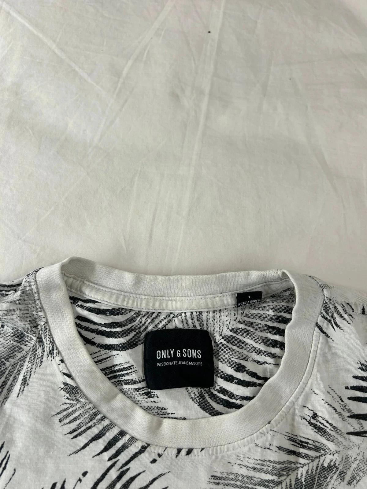 Camiseta blanca con estampado ONLY & SONS – photo 4